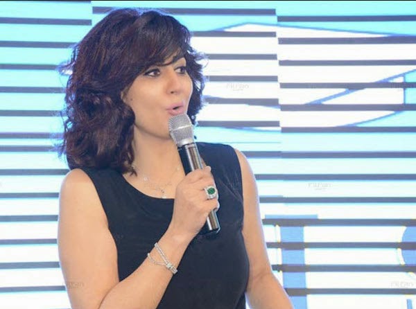 صورة وفاء عامر تلفت الجميع