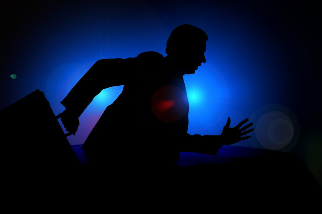 अपराधियों ने खुद को पुलिस बताकर राहगीर से लुटे 10हज़ार रूपये। 1