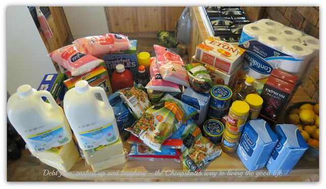 Am I Australia's most boring shopper? Click through to see how Cath from the Cheapskates Club does her monthly grocery shop for her family of 5 for under $300!