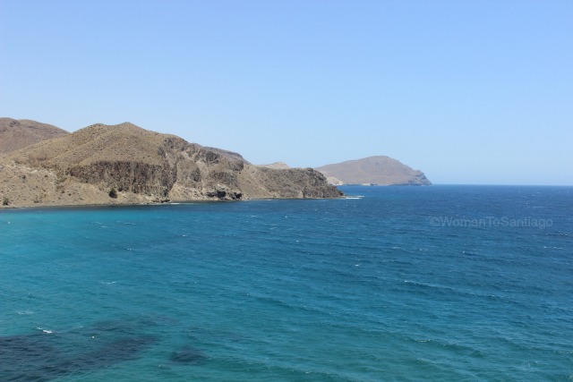 cabo-de-gata-almeria-mediterraneo-isleta-del-moro-womantosantiago