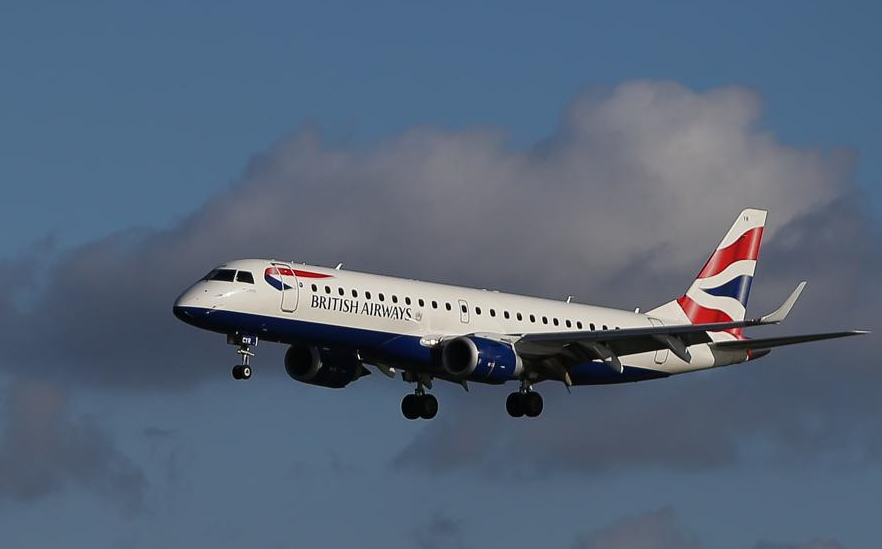 Viaggia con il vicino di posto obeso: passeggero volo aereo fa causa a British Airways