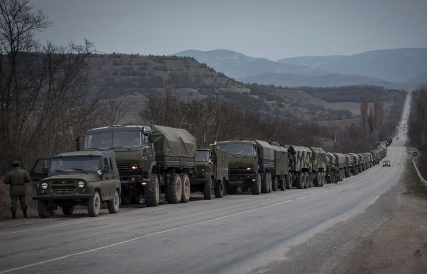 Η Ρωσία συγκεντρώνει μεγάλες δυνάμεις στρατού στα σύνορα με την Ουκρανία