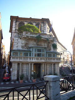 The narrow rear facade of the Palazzo Borghese overlooks the Tiber