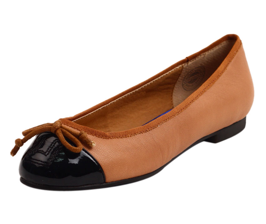 Le Bunny Bleu Image Blog Beige Tip Me Black Ballet Flats Styled by Daniela