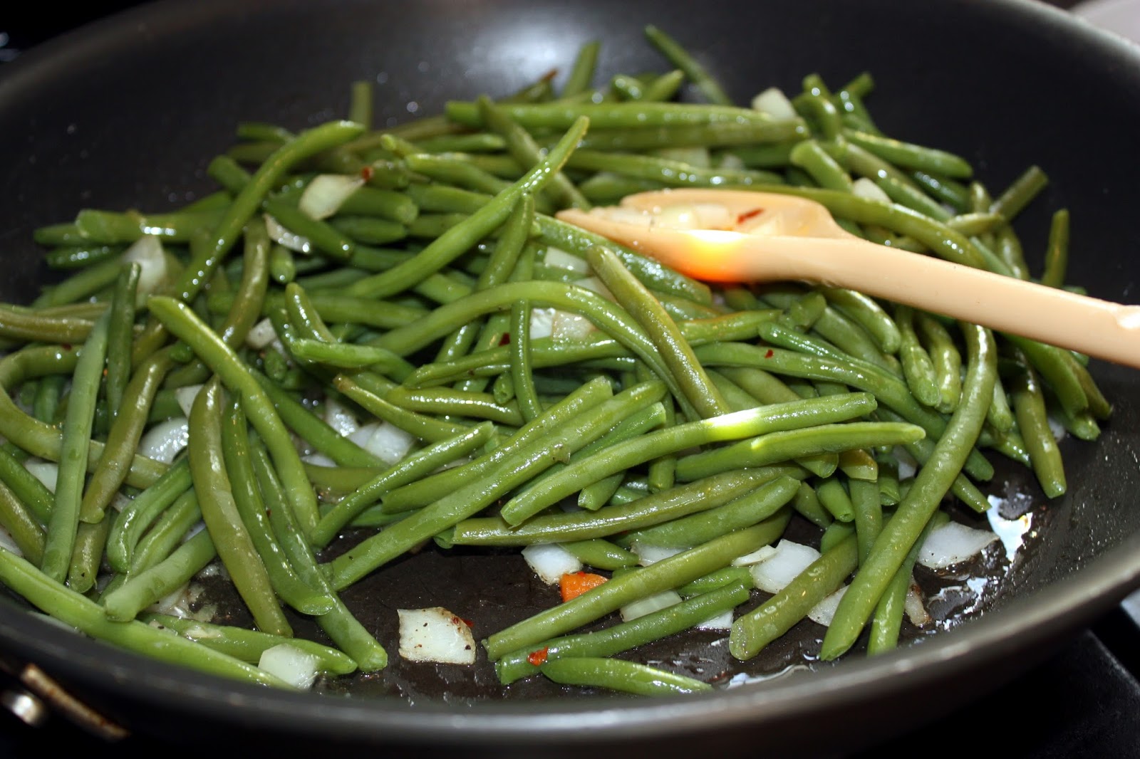 Green Beans with Bacon, the perfect Thanksgiving dinner side dish