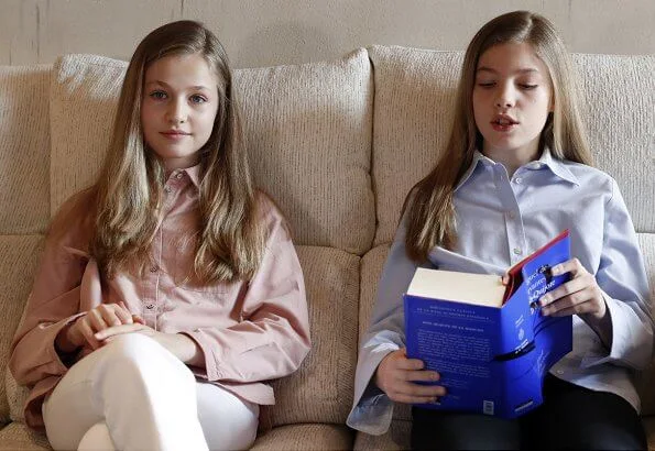 Princess Leonor and Infanta Sofía took part in the reading out of Don Quixote, which was performed via internet