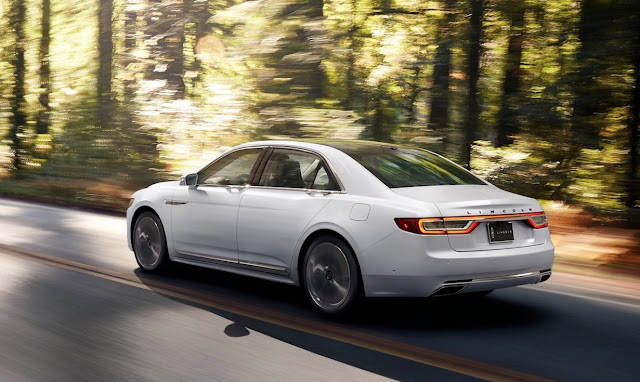 Continental 2017 Lincoln Continental white