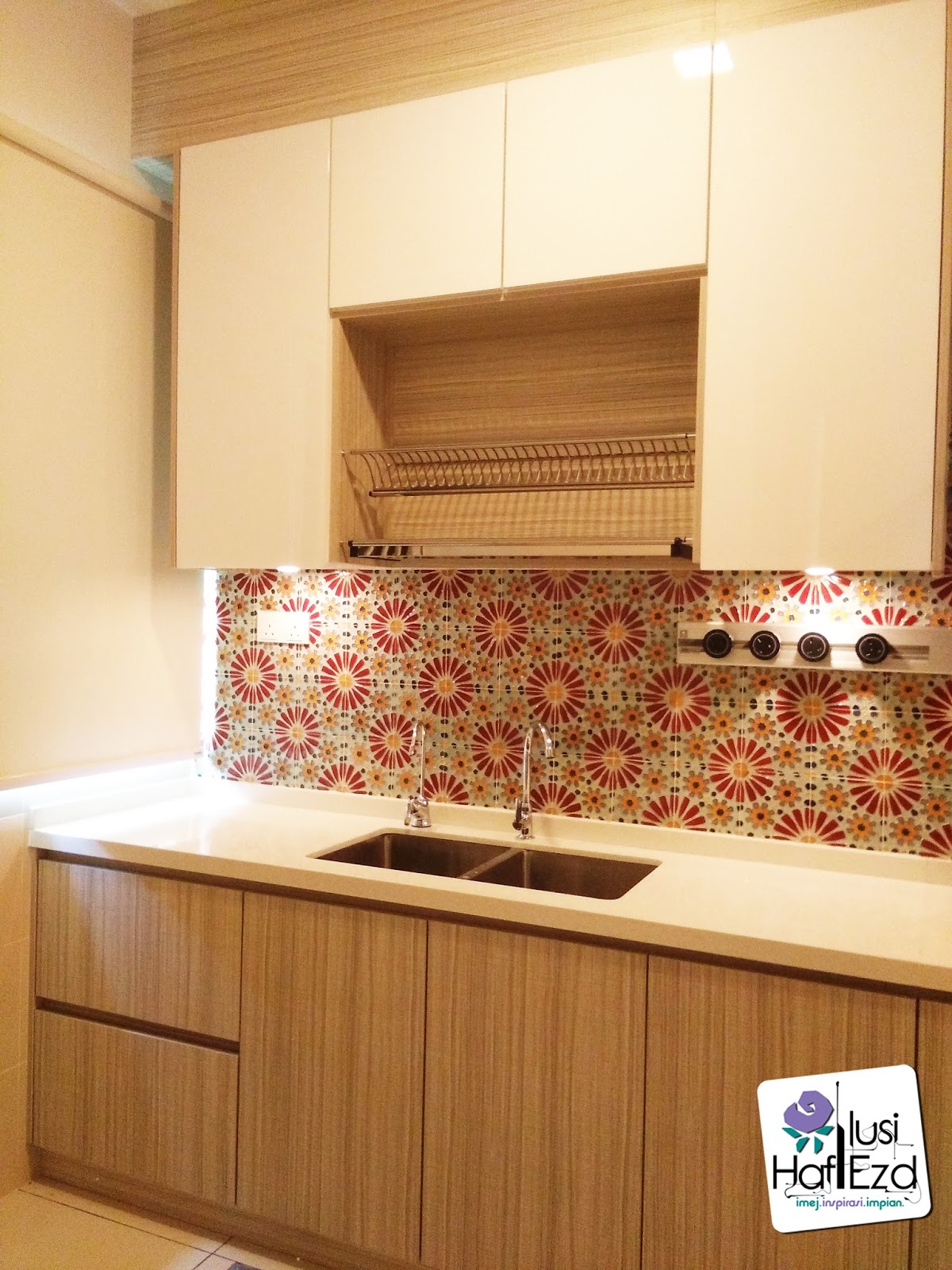 Airaniez S Life Kabinet Dapur Alam Impian Shah Walaupun Ruang Dapur Ini Kecil Namun Rekaannya Masih Nampak Elegan Dan Menarik Disebabkan Pembuatan Kabinetnya Kemas Teliti Betul Tak