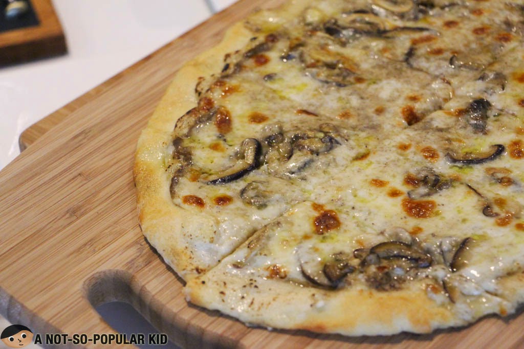 Rich and potent truffle zest in this Pizza Tartufo of Il Ponticello