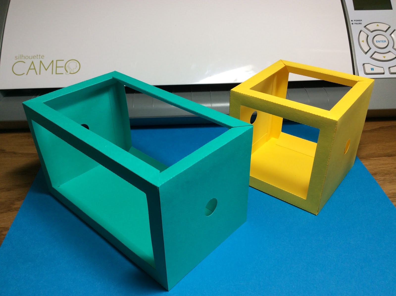 Papercrafts and other fun things: Rectangular and Square Presentation Box