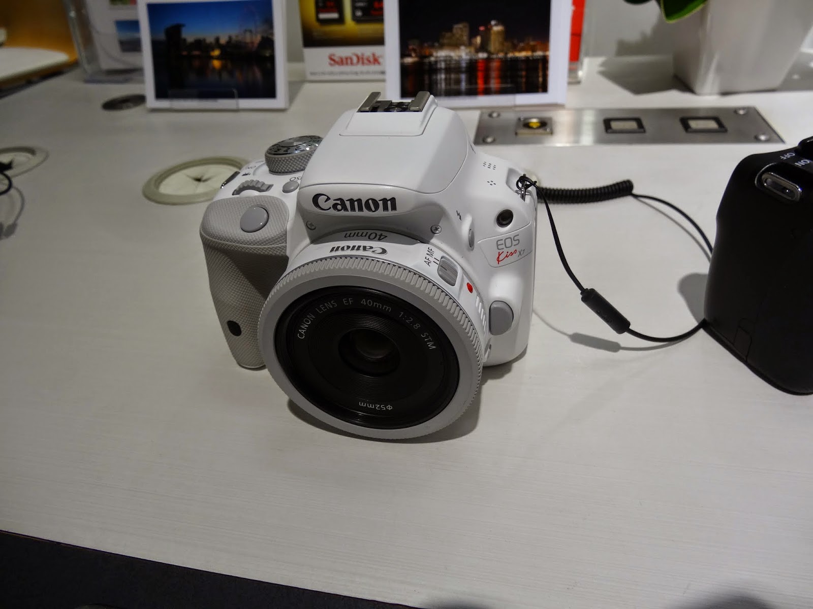 パソコンとカメラに繋がるもの: 【フラッシュレビュー】Canon EOS Kiss X7（白）+単焦点