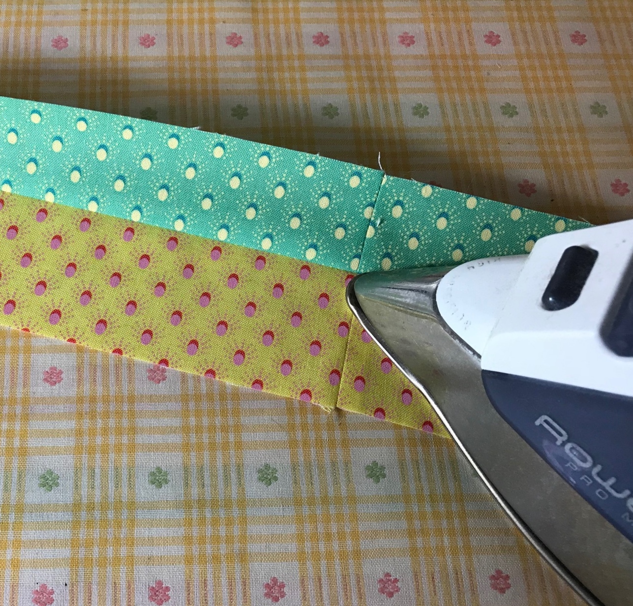 Life in the Scrapatch Two Fabric Flanged Machine Binding Tutorial