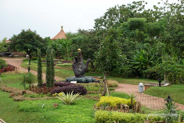taman legenda keong emas tmii jakarta