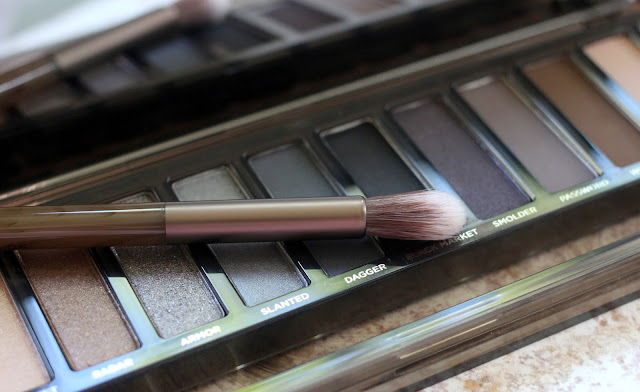 Urban Decay Naked Smoky brush review
