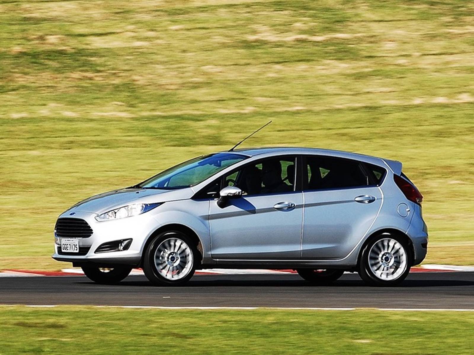 Ford New Fiesta 2017 Automático tem redução de preços