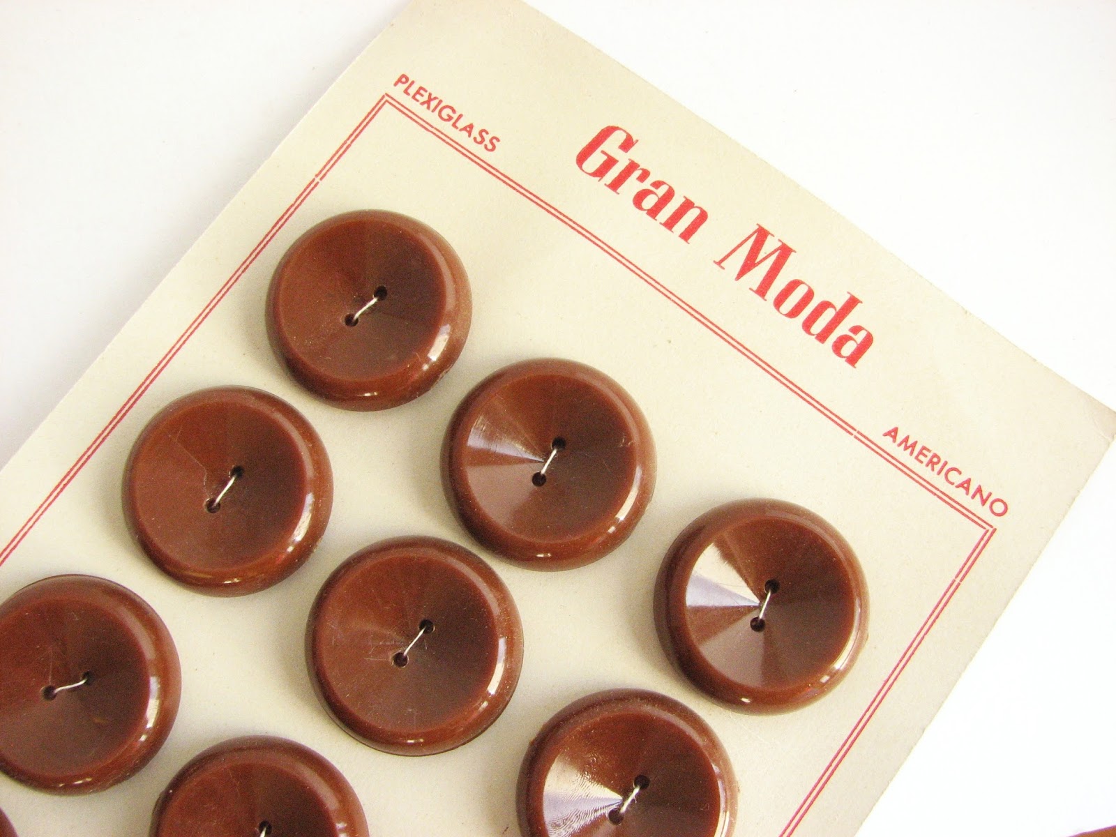 Agnes' Vintage World Plexi glass / Lucite buttons Glass imitation