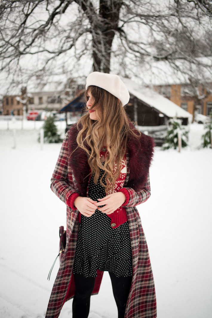 Outfit: mixing prints and Moon Boots in the first snow - THE