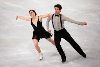 Tessa Virtue og Scott Moir (CAN) udfører deres korte dans ved Trophée Eric Bompard 2013