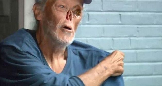 Έδιωξαν καρκινοπαθή από εστιατόριο γιατί «τρομάζει τους πελάτες» Έδιωξαν καρκινοπαθή από εστιατόριο γιατί «τρομάζει τους πελάτες»
