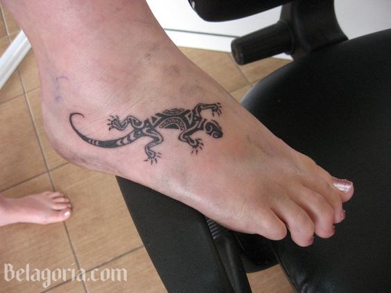 Un tatuaje hawaiano de lagarto