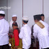 Bupati Lampung Barat Berjabat Tangan Dengan Masyarakat