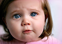 صور اطفال بعيون زرقاء