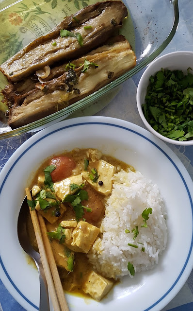Curry de tofu au lait de coco et aubergines grillées huile d'olive ;Curry de tofu au lait de coco et aubergines grillées huile d'olive 