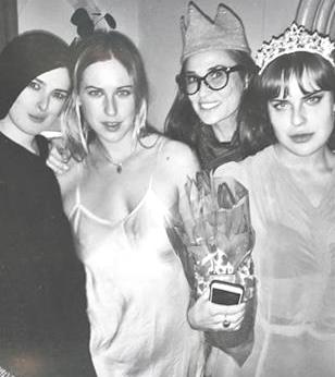 Demi Moore y sus hijas Foto de Rumer, Scout y Tallulah Willis con Demi Moore