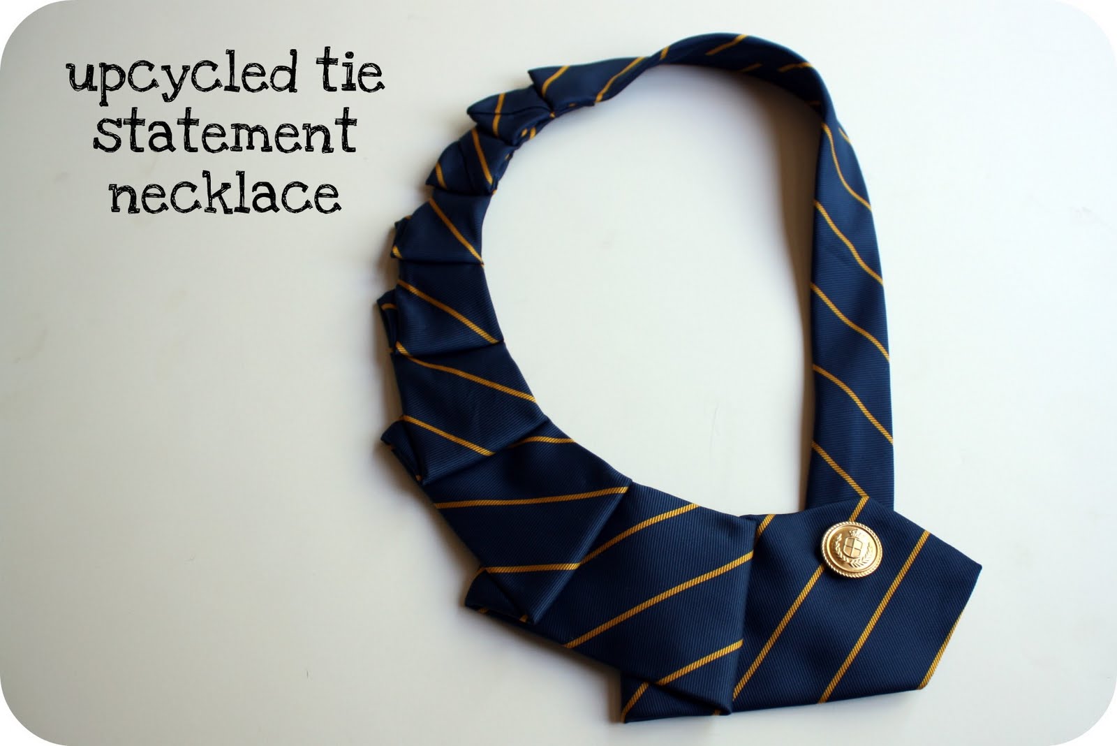 Diy : Necklaces from Ties • Recyclart