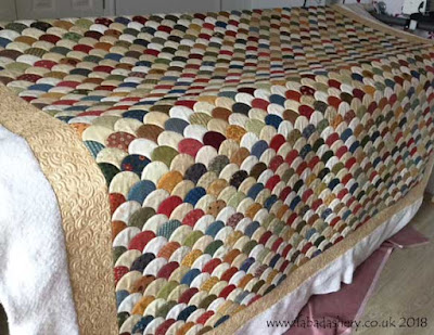 Clamshell Quilt made by Jenny,  custom quilted by Frances Meredith