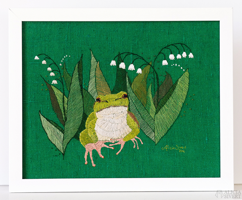 "Lövgroda bland liljekonvalj", European tree frog embroidery by Alicia Sivertsson.
