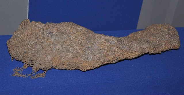 Wczesnośredniowieczna kolczuga wyłowiona z Jeziora Lednickiego