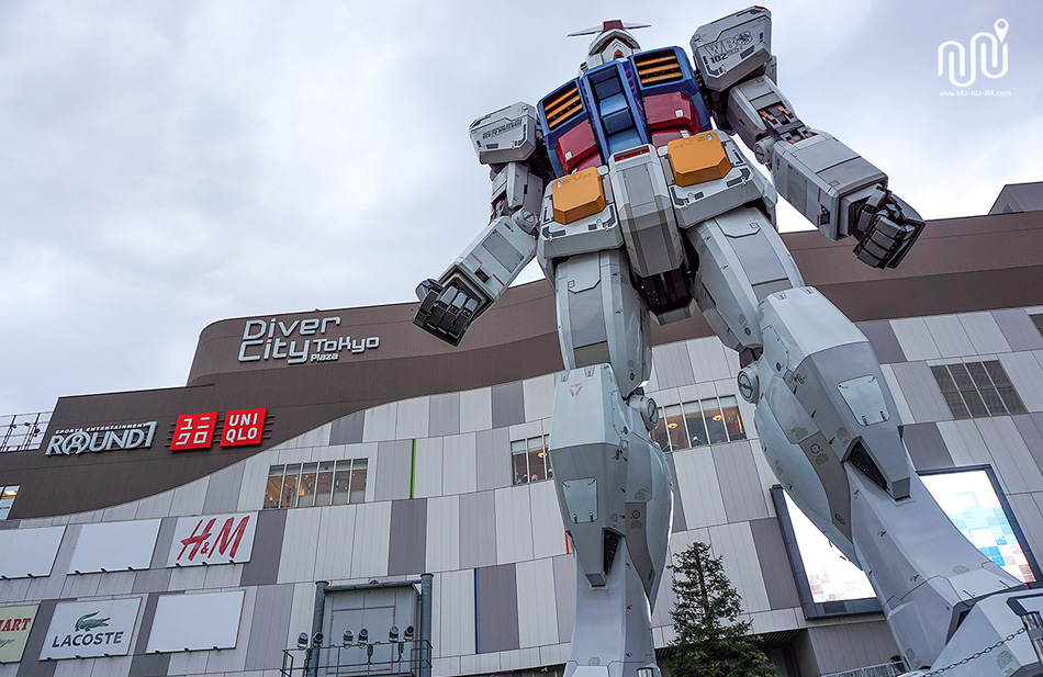 หุ่นยนต์กันดั้ม(Gundam) RX-78-2 หน้าห้างDiver City Tokyo Plaza