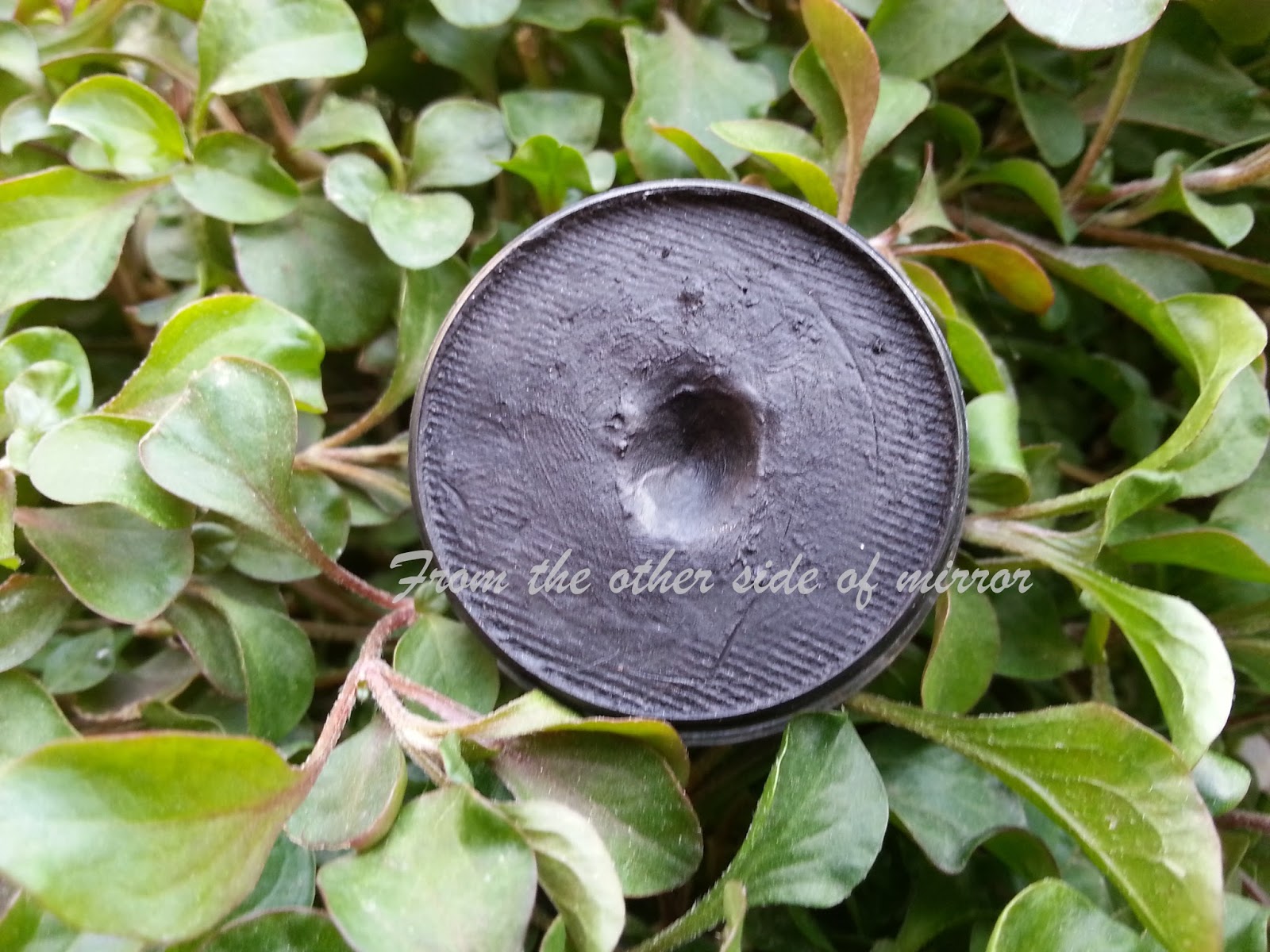 From the other side of mirror Aqua Cake Eye Liner in Black Review