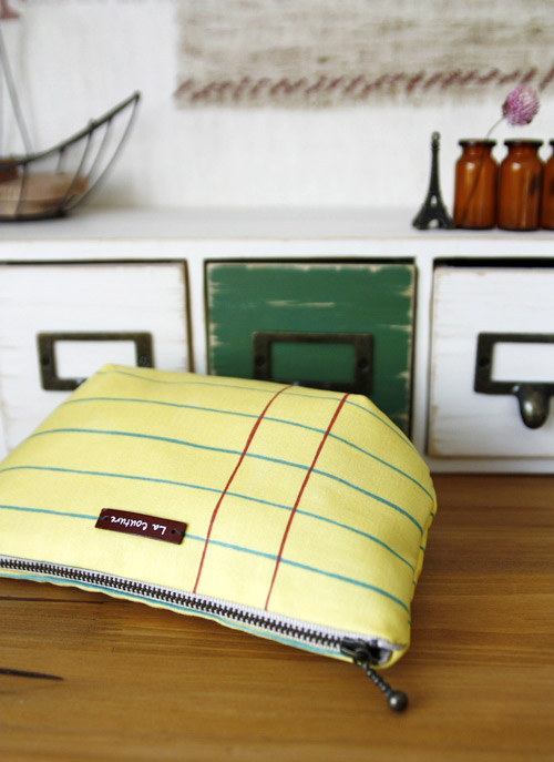Lined Zippered Pouch / Makeup Bag DIY Pattern & Tutorial.