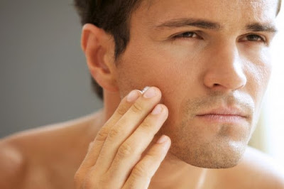 8 Tips Cara Merawat Wajah Pria Yang Sering Berminyak