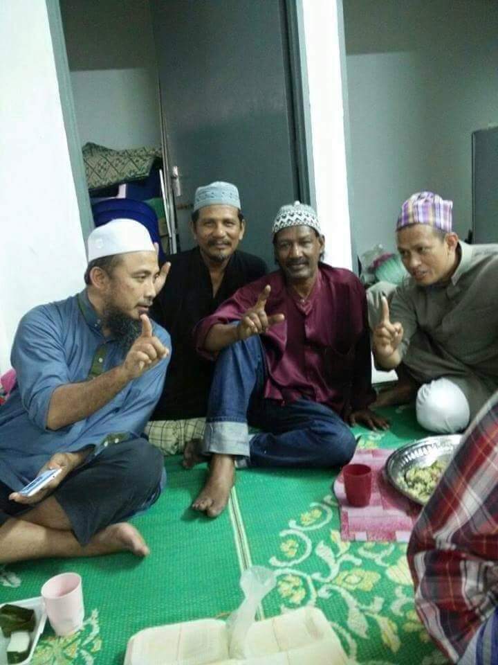 Menerusi Akaun Facebook Pelakon Mustapha Kamal Pun Turut Memuatnaik Gambar Serta Status Memaklumkan Accapan Telah Memeluk Agama Islam Menerusi Akaun Facebook Pelakon Mustapha Kamal Pun Turut Memuatnaik Gambar Serta Status Memaklumkan Accapan Telah Memeluk Agama Islam