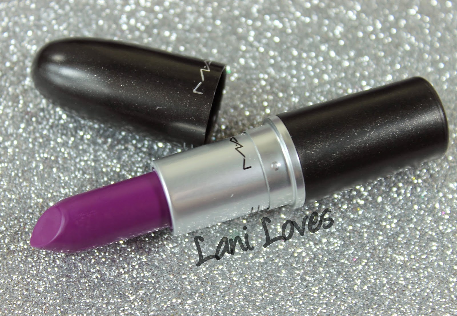 MAC Heroine Lipstick Swatches & Review