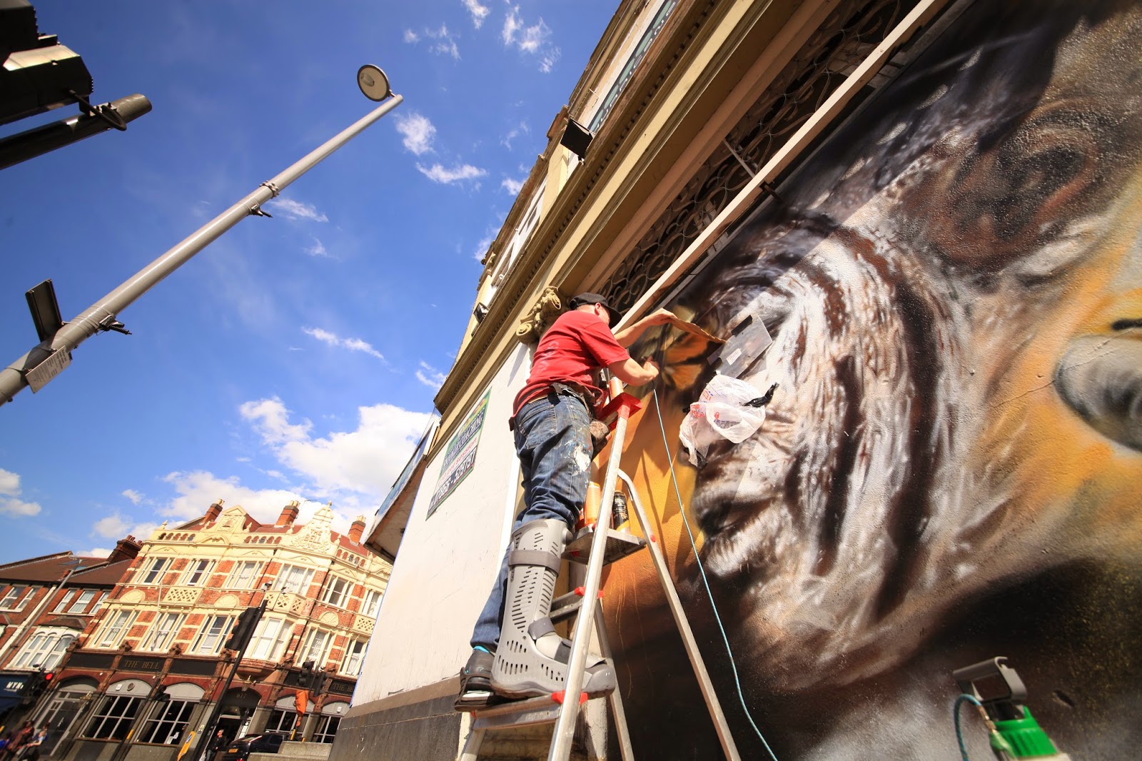 Dale Grimshaw reveals a new street art piece in London, UK StreetArtNews