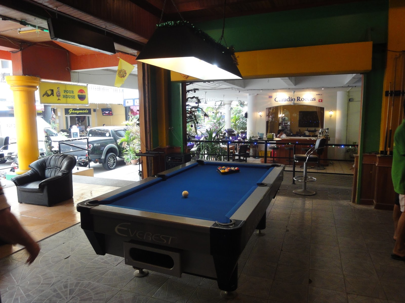Gay Jomtien Beach New Pool Table At Pour House