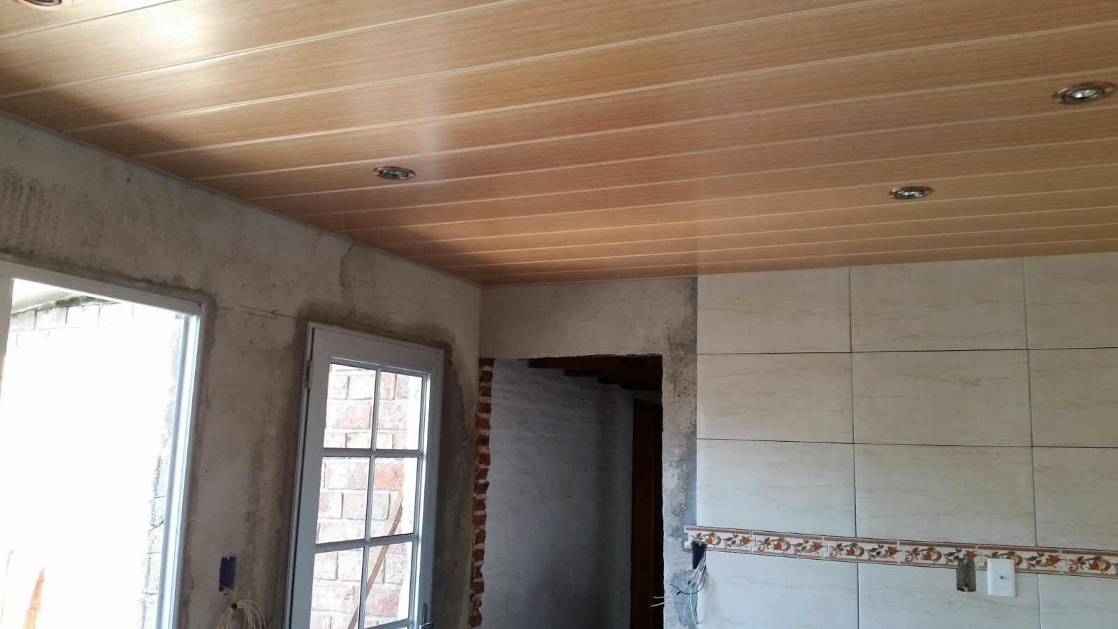 Cielorrasos en PVC - Uruguay: Cielo raso en pvc color madera en cocina