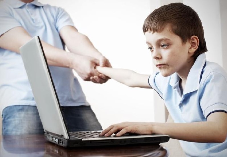 Penyebab Anak Kecanduan Gadget Penyebab Anak Kecanduan Gadget