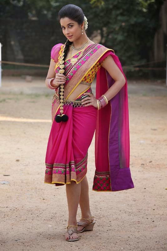 Madhurima’s Glamorous Look from ‘Kotha Janta’ Song Creates Buzz 9 MADHURIMA+(9)