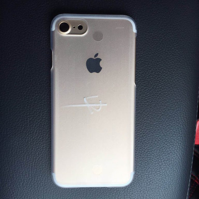 alleged iPhone 7 shell has leaked online with dual speakers for stereo audio, new simplified antenna band design and no headphone jack which is spotted by the Nowhereelse.fr.