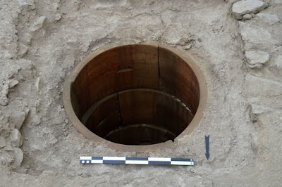 V_Grecii_nashli_kolodec_predskazanij_d_8