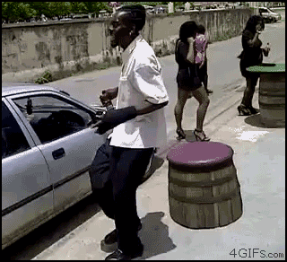 0-10480200-1335627219-entrando-no-carro-like-a-boss-gif.gif