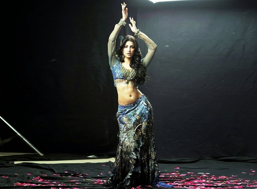 Shruti Hassan in Anaganaga O dheerudu