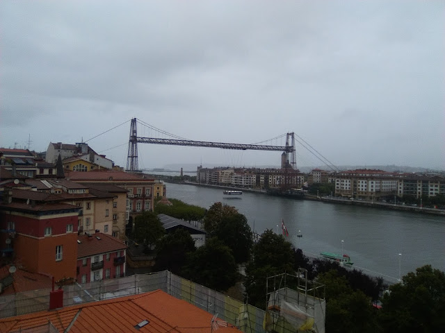 Vista del transbordador de Portugalete desde la Basílica de Santa María