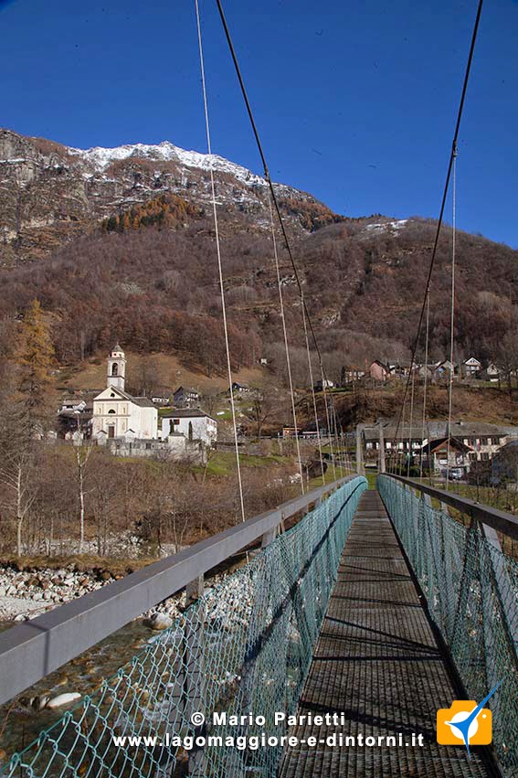 Ponte pedonale per Sonogno Ponte pedonale per Sonogno