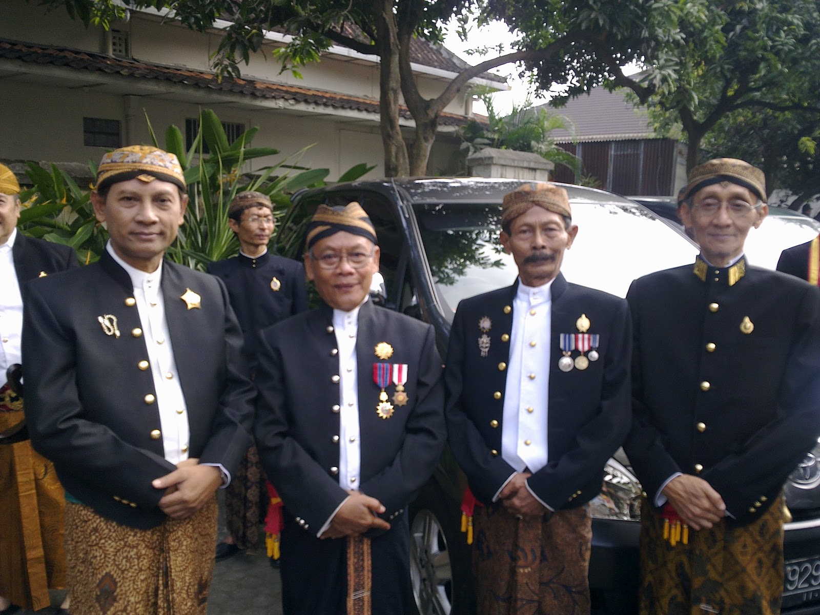 Baju Adat Jawa Tengah - TradisiKita, Indonesia